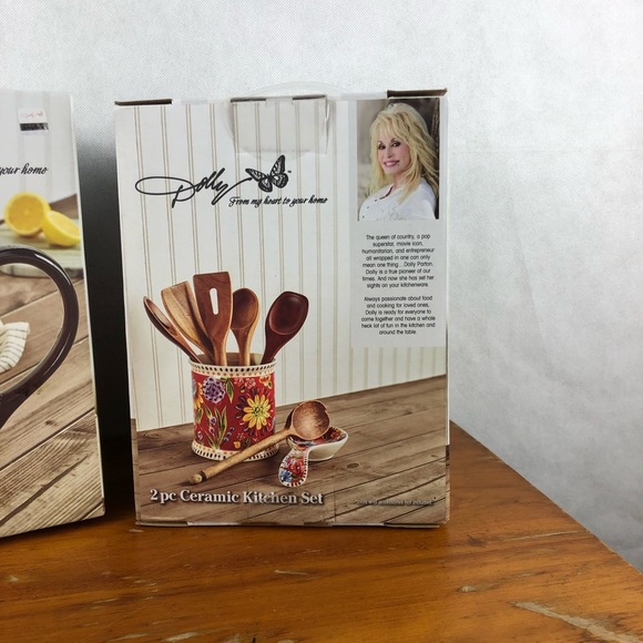 Dolly Parton Floral Kitchen Set - Picture 9 of 10